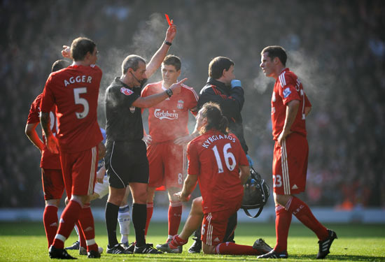赛前梅州球迷晒多幅Tifo，致敬投资人魏晋平与梅州全体队员（赛前梅州球迷以多幅Tifo致敬投资人魏晋平及全队）
