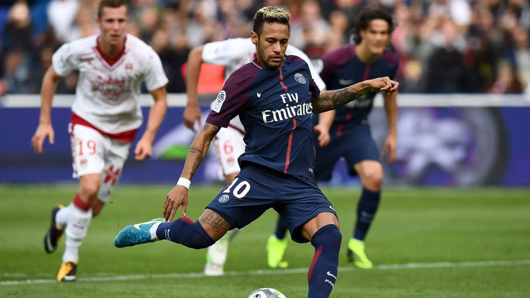 CBA：广东男篮顶住压力 力克广厦（CBA：广东男篮抗压制胜 擒下广厦）