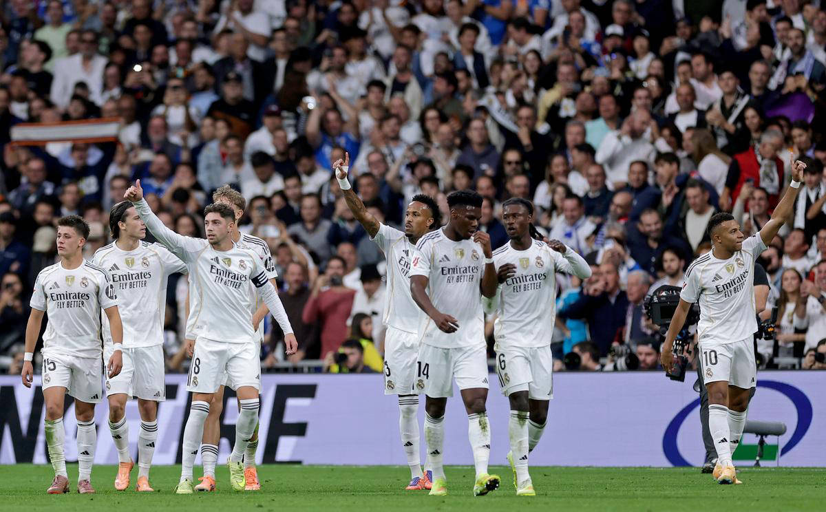 西甲半场：安东尼闪击，费兰戴帽，巴萨暂4-1贝蒂斯（西甲半场：安东尼先拔头筹，费兰戴帽，巴萨4-1暂领先贝蒂斯）