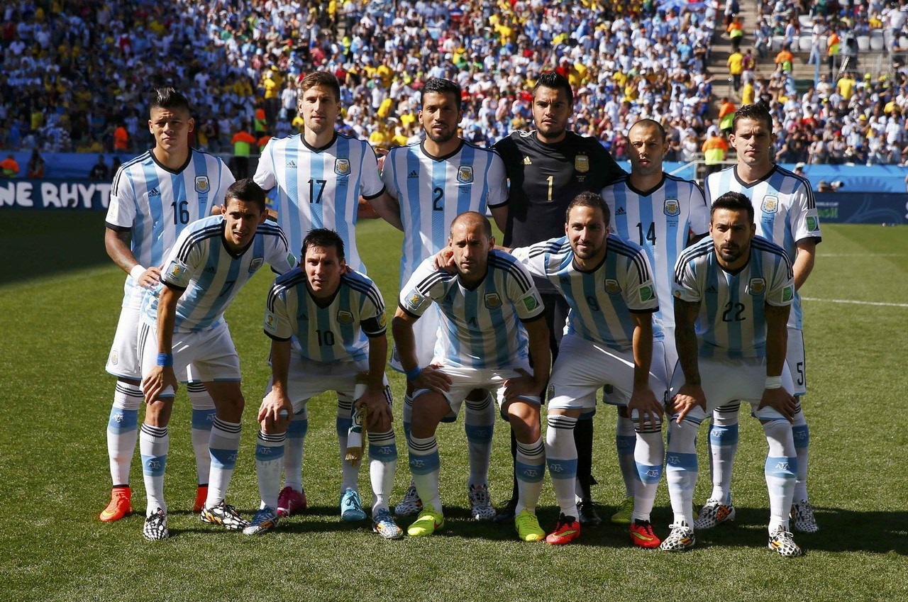 热那亚vs佛罗伦萨：洛伦佐-科隆博、厄斯蒂高首发，德赫亚、多多出战（热那亚战佛罗伦萨：洛伦佐-科隆博、厄斯蒂高先发，德赫亚与多多出场）