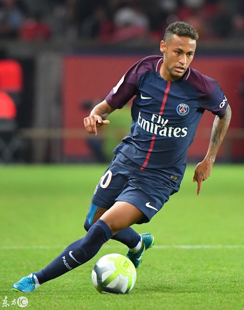 曼联4-1击败狼队，升至英超第六；米兰3-2战胜都灵，登顶积分榜。（曼联4-1胜狼队升至英超第六，米兰3-2力克都灵登上榜首）